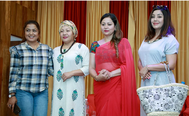 गौरी, करिश्मा र रेखालाई साथमा राख्दै सरिताको प्रश्न–‘म गैह्र कलाकार कसरी ?’