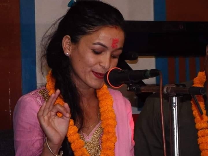 भेटिन्छन् चेलीका रिता शाह (शाही) रितुकाे ढुकढुकी गजल साँझ-