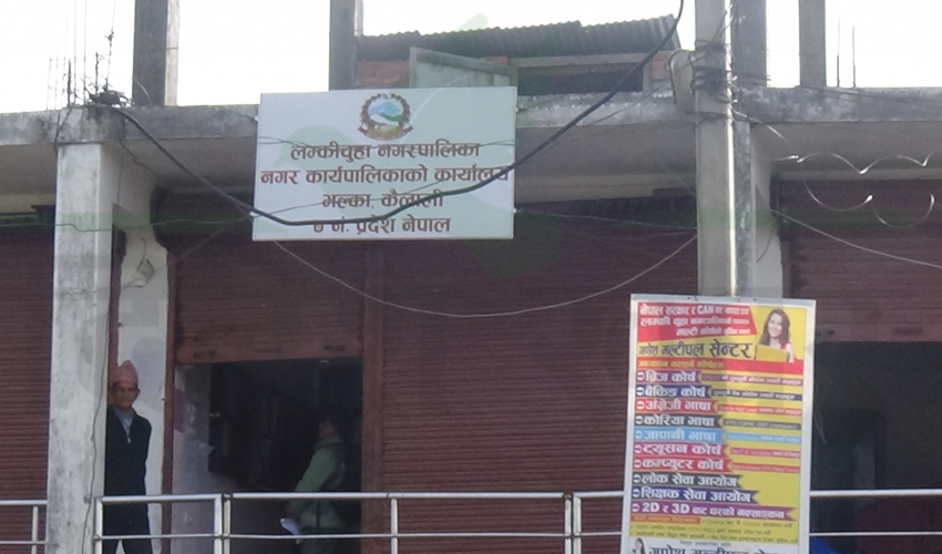 कैलालीमा मध्य रातमा नगरपालिकामा भेटिएका कर्मचारी र जनप्रतिनिधीलाई विप्लव कार्यकर्ताले थुने