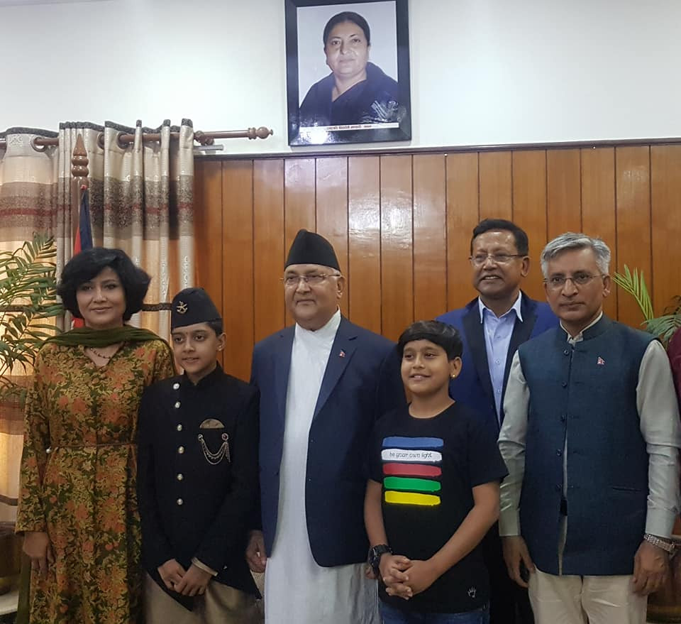 प्रधानमन्त्रीले भेटे आयुष र प्रितम, भाटभटेनीमा गराए सपिङ