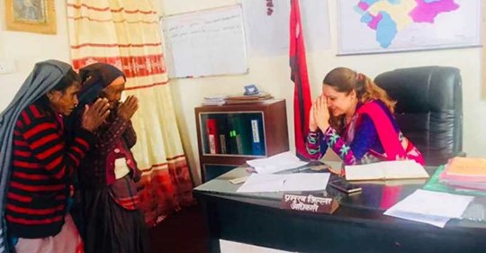 जुम्लामा महिला सीडीओको लोभलाग्दो शिष्टाचार