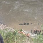 चितवनको नाग्दी खोलाबाट त्रिशुलीमा ट्रक खस्यो,एक बेपत्ता