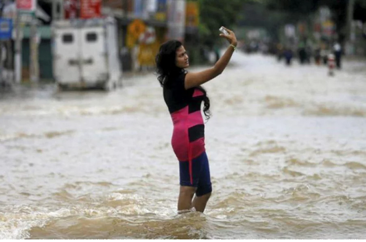 सेल्फी कि स्वार्थीः  कता मोडिदैछ समाज ?