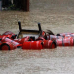 खोलाले बगाएको ग्यास टिप्न हामफाल्दा आफैं बेपत्ता