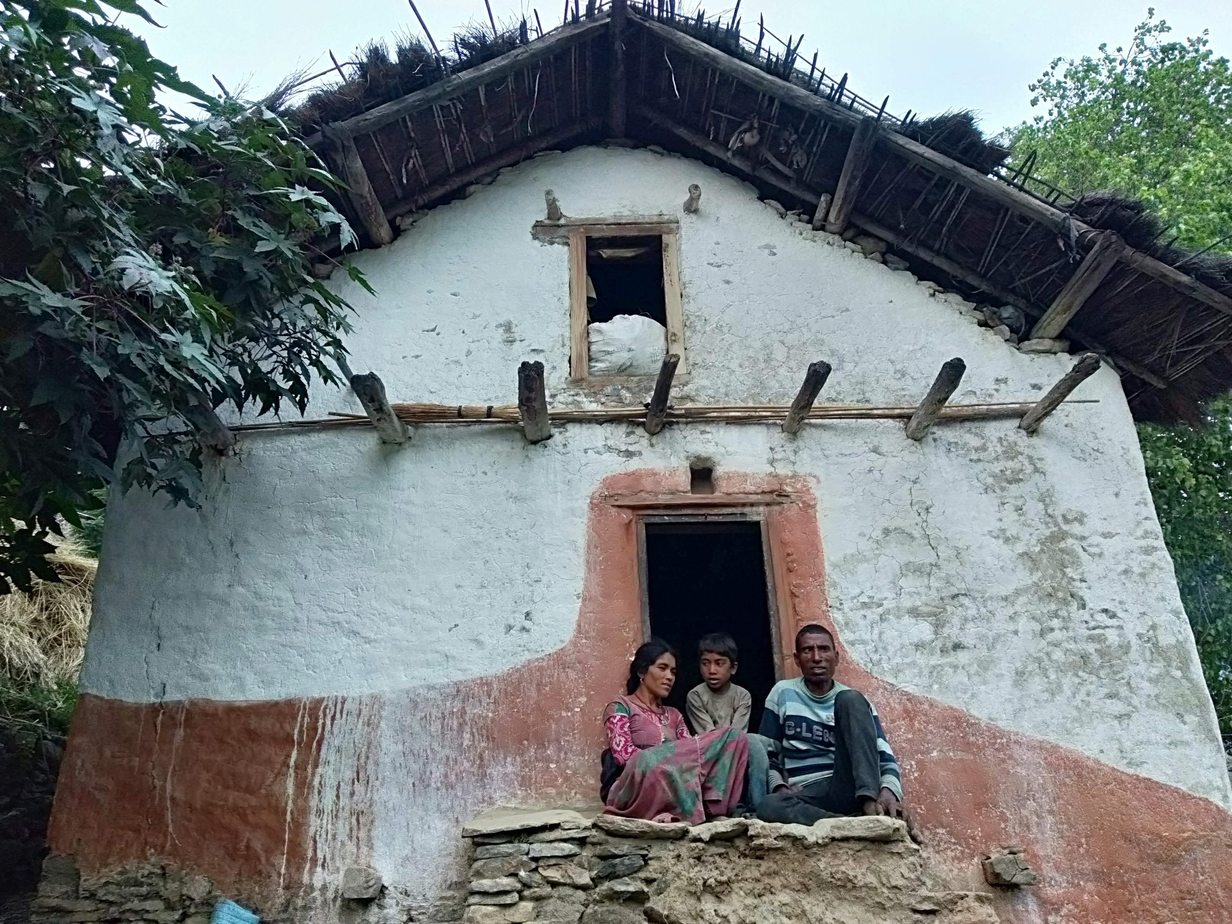 ‘नगारो’ ले थलिएका हस्तमान ।