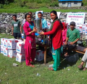 घागरका पचास परिवारलाई फिल्टर वितरण