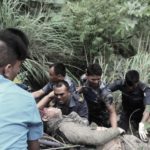 पहिरोमा पुरिएको ७ घण्टापछिपनि जिवितै भेटिँदा उद्धारकर्ता चकित