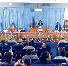 गुटबन्दीको मारमा प्रदेश सरकार