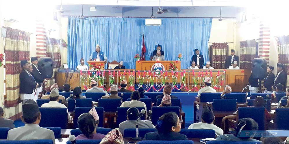 गुटबन्दीको मारमा प्रदेश सरकार