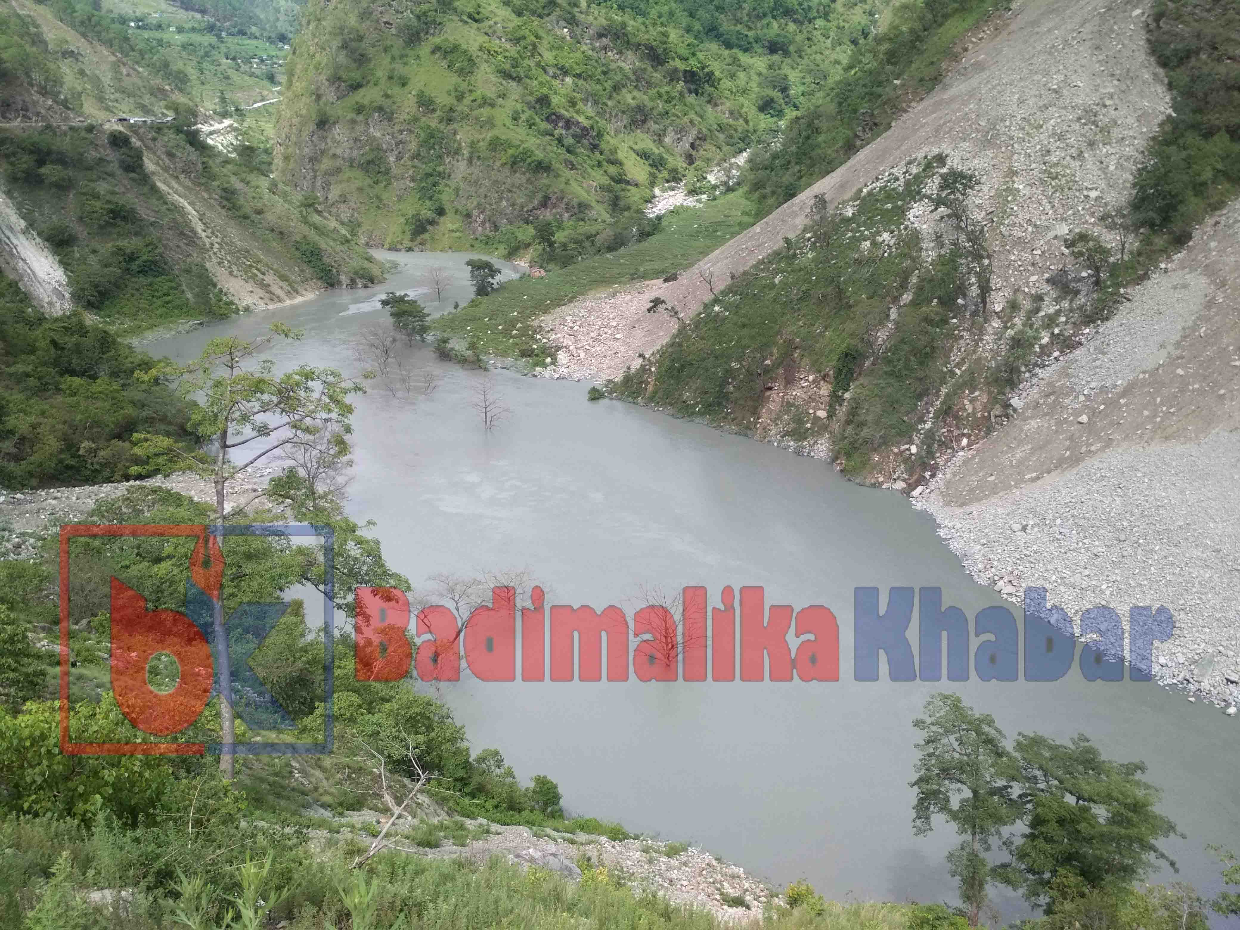 बर्षायाम सुरु भएसंगै बाजुरामा कतै बाढी कतै पहिरोकाे उच्च जोखिम, सिडिओले दिए सुरक्षीत ठाउँमा बस्न निर्देशन