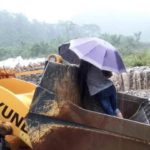 बाढीमा फसेकी गर्भवतीलाई डोजरमा राखेर उद्धार गरियो