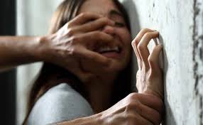 कर्जा माग्न गएकी महिलालाई बैंक प्रमुखले बलात्कार गरे