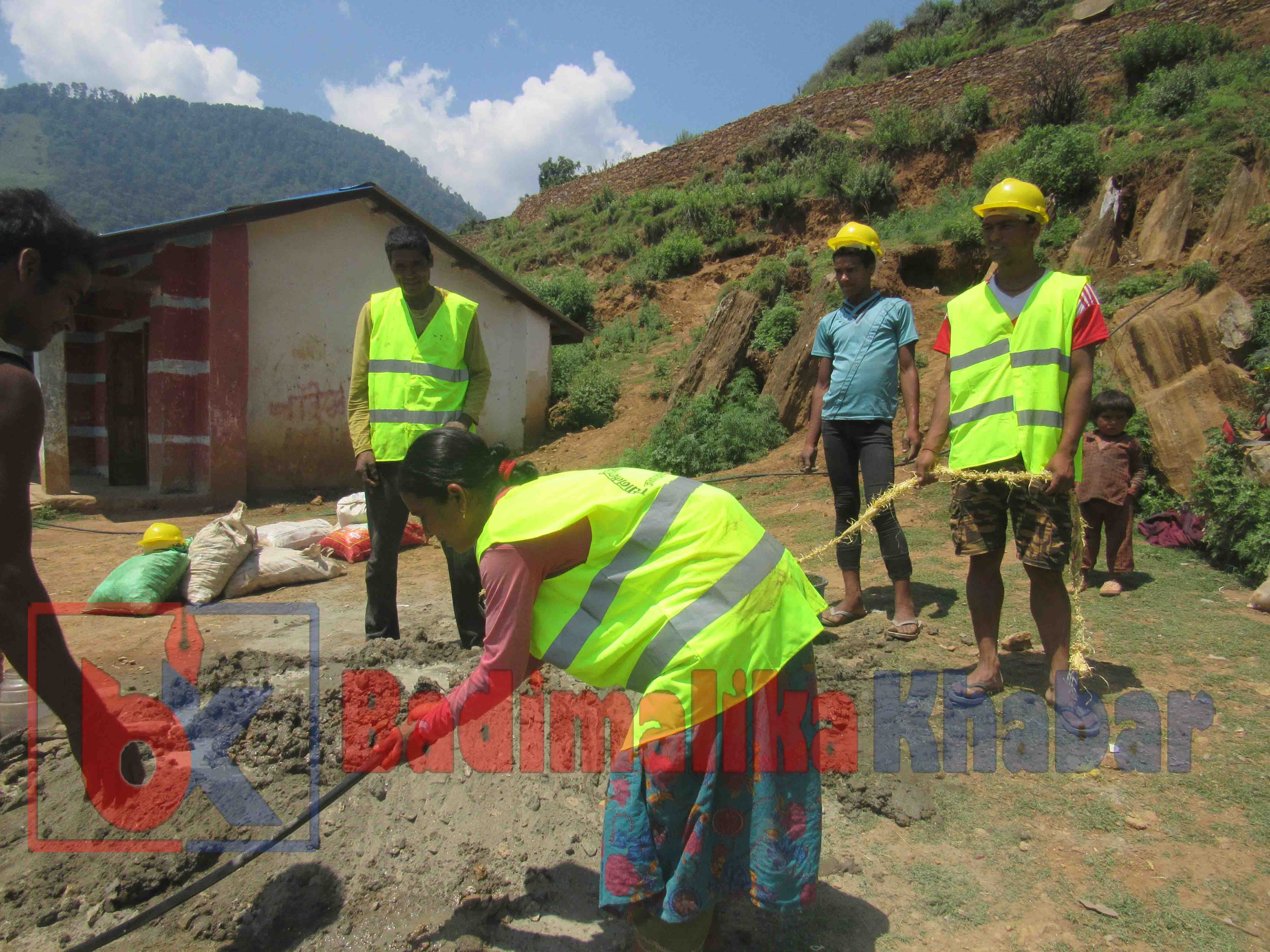 प्रधानमन्त्री रोजगार कार्यक्रम पाउदा स्थानीय खुसी