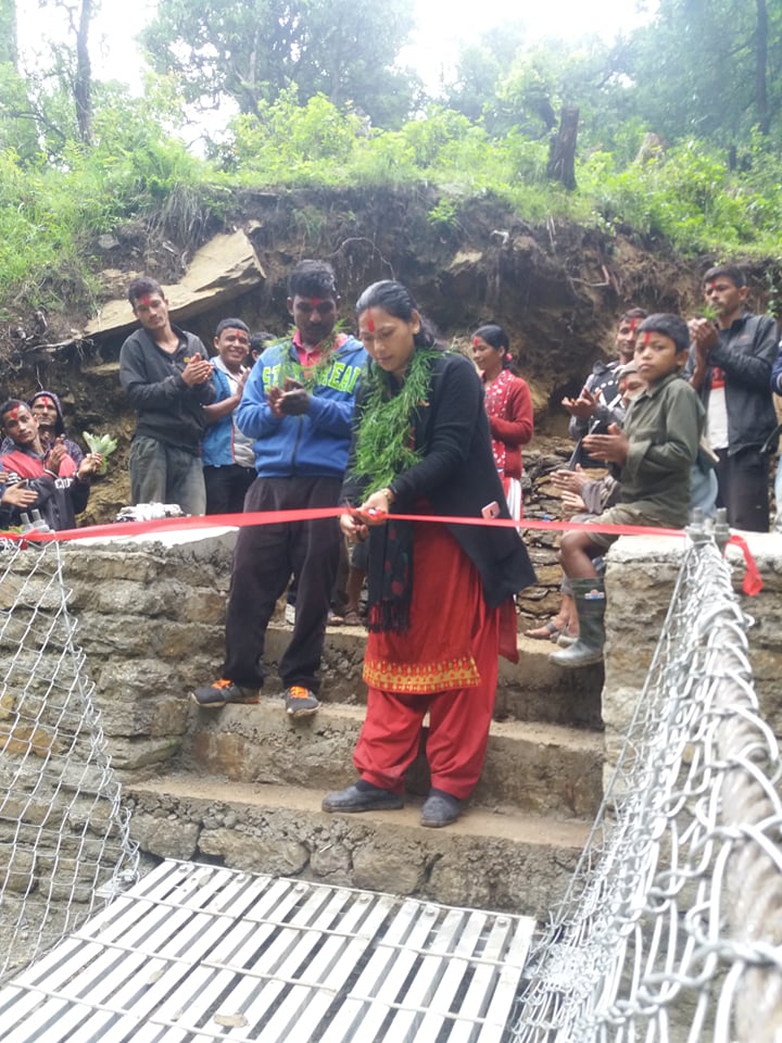 झुलङ्गे पुल संचालनमा ।