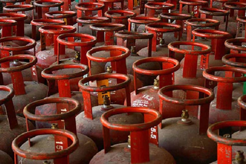 आजै राति १२ बजेदेखि खाना पकाउने ग्यासको मुल्य घट्यो