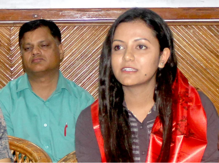 मम्मीलाई लागोस्– छोरीले दुःख बुझेकी छे