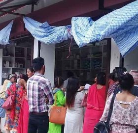 सरकारी अस्पतालले नै पठाउँछन् औषधी किन्न निजीमा