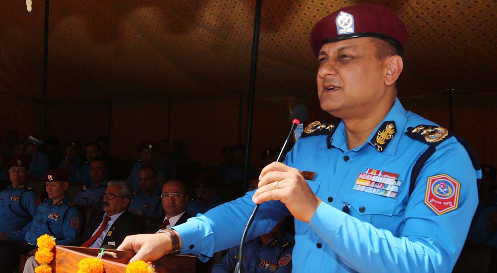 प्रहरी महानिरीक्षक खनालले चितवन पुगेर भेटे रवि लामिछानेलाई