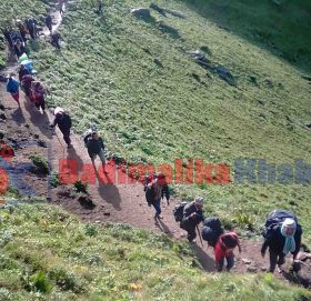 बडीमालिका र बुढिनन्दामा बिहानैदेखी दर्सन गर्नेको भिड