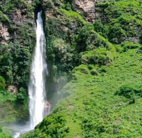 पर्यटक लोभ्याउँदै बिरेखाला झरना