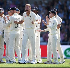 इङ्ल्यान्ड ६७ रनमा समेटियो