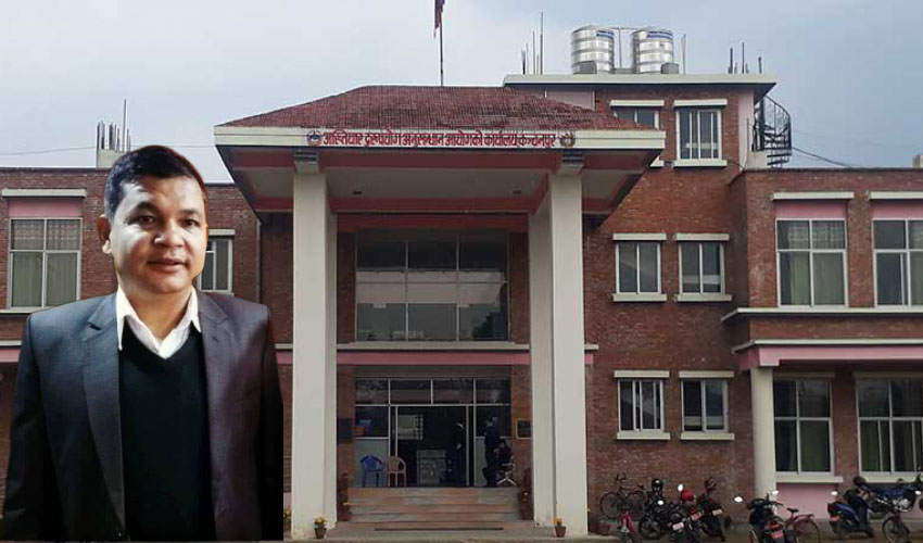 एक लाख ६६ हजार घुस सहित यातायात कार्यालय धनगढीका तीन जना कर्मचारी पक्राउ