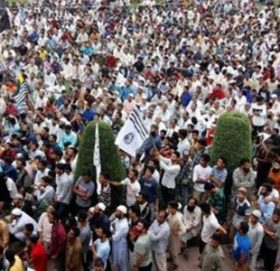 कर्फ्यू उल्लंघन गर्दै कश्मीरको श्रीनगरमा प्रदर्शन