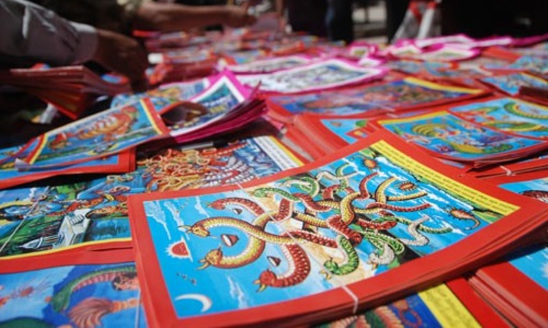 नाग पञ्चमीः सर्पले दुध पिउँदैन, यो उसको लागि विष समान, पञ्चमीमा नागको प्रतिमाको पूजा गर्नुहोस्