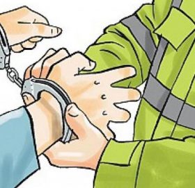 लागूऔषध कारोबारीको अड्डामा प्रहरीको छापा : हतियार लुट्ने ८ जना पक्राउ