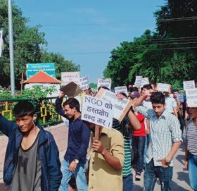 चितवनमा एकाविहानै पत्रकार पुडासैनीको पक्षमा नाराजुलुश