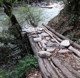 सम्पर्क बिहीन गुम्वा गाँउ, आवजावत बन्द