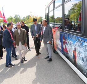 क्यानाडाका सिटि बसमा खप्तड र बडिमालिकाको प्रचार