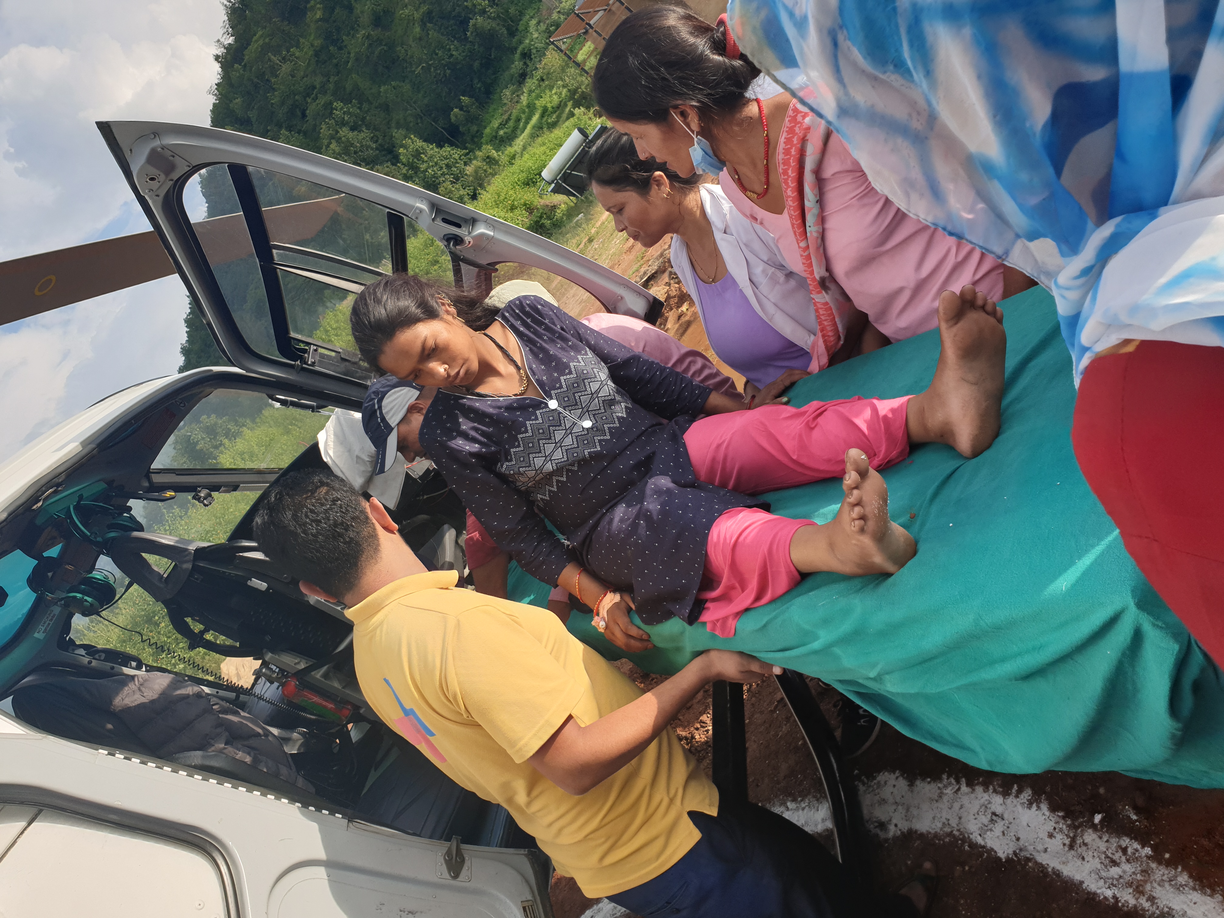 आर्थिक अभाबमा अलपत्र रहेकी ईन्द्रा सञ्चो भएर घर फर्किन