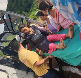 हेलिकेप्टर बाट उद्धार गरिएकि अछामकि ईन्द्रा आर्थिक अभाबमा तड्पिदै