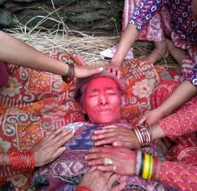 नेपाल महिला सघं बाजुराकी अध्यक्ष सिंहलाई मातृ शोक