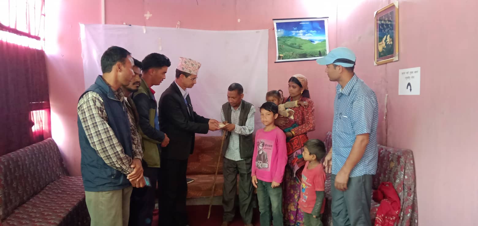 सामाजिक सेवा दिवसको अबसरमा बिरामीलाई आर्थिक सहयोग