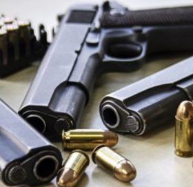 चार थान पेस्तोल र सुनका गहनासहित धनगढीवाट तीन जना पक्राउ