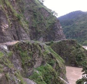 अपडेटः बाेलेराे चालकसहित ६ बेपत्ता