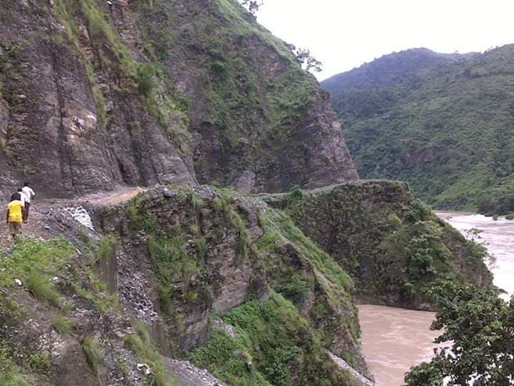 अपडेटः बाेलेराे चालकसहित ६ बेपत्ता