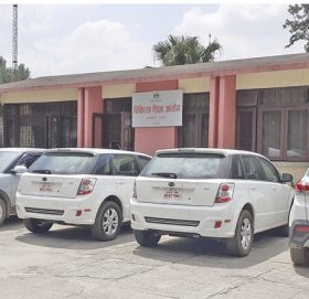 पदाधिकारी पर्खंदै नयाँ गाडी : पदाधिकारीको अत्तोपत्तो छैन, गाडी पहिल्यै खरिद