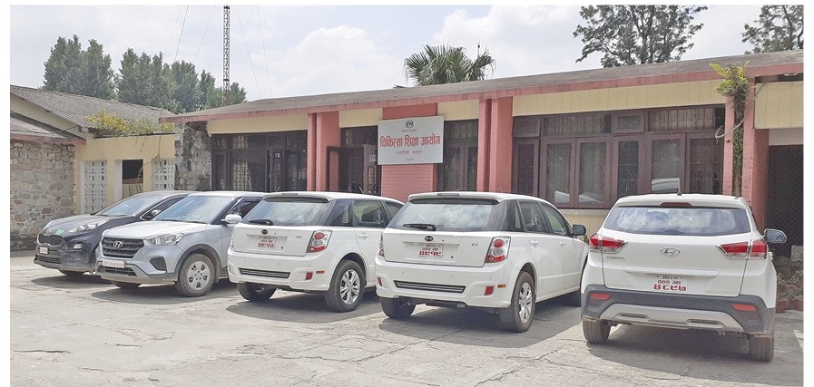पदाधिकारी पर्खंदै नयाँ गाडी : पदाधिकारीको अत्तोपत्तो छैन, गाडी पहिल्यै खरिद