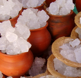 मिश्री खानुको फाइदा यस्ता छन्, पेट देखि हातखुट्टा पोल्ने समस्यासम्म निको पार्छ