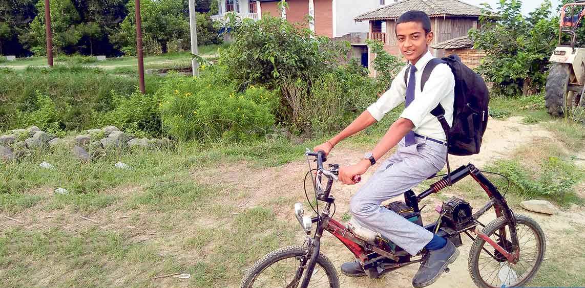 सोह्रवर्षे वैज्ञानिक : आफैंले बनाएको साइकलमा सरर