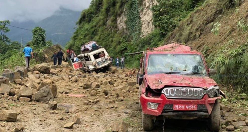 पाल्पाको सिद्धबाबामा पहिरो : एकको मृत्यु, ६ घाइते, दुई जिप पुरिए