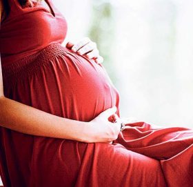 २० औँ पटक आमा बन्दैछिन् ३८ वर्षीया महिला, डाक्टरसमेत हैरान