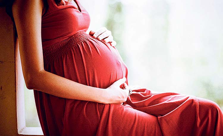 २० औँ पटक आमा बन्दैछिन् ३८ वर्षीया महिला, डाक्टरसमेत हैरान