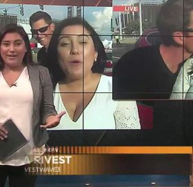 महिला पत्रकारलाई लाइभ रिपोर्टिङमै किस गरिदिएपछि…