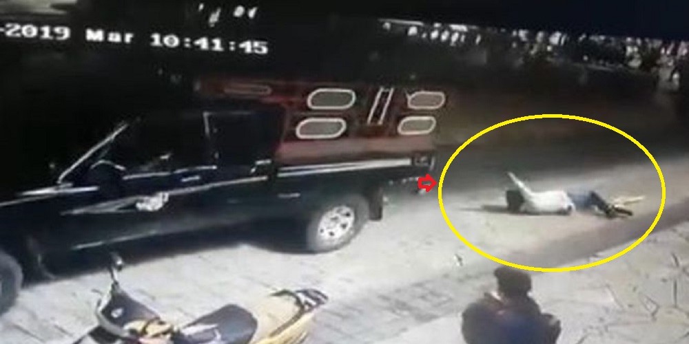 मेयरलाई सडक नबनाएको भन्दै ट्रकमा बाँधेर घिसारियो