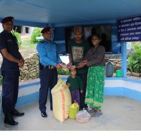 दशै मनाउन अपागं परिवारलाई आर्थिक र खाद्यान सहयोग ।