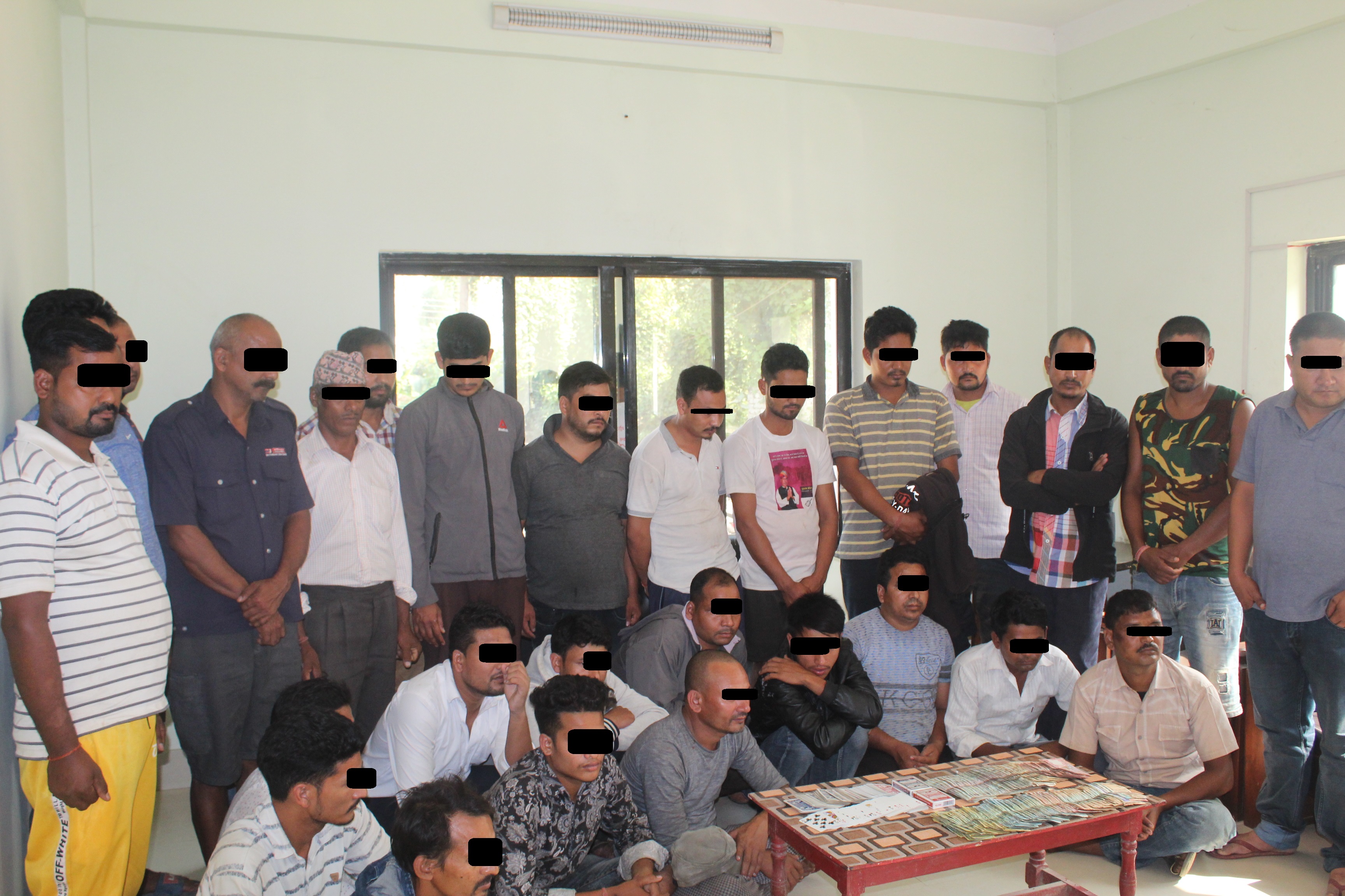 कैलालीको गोदावरीबाट नगद १ लाख ५६ हजार ३ सय ८२ रुपैया सहित २८ जुवाडे पक्राउ